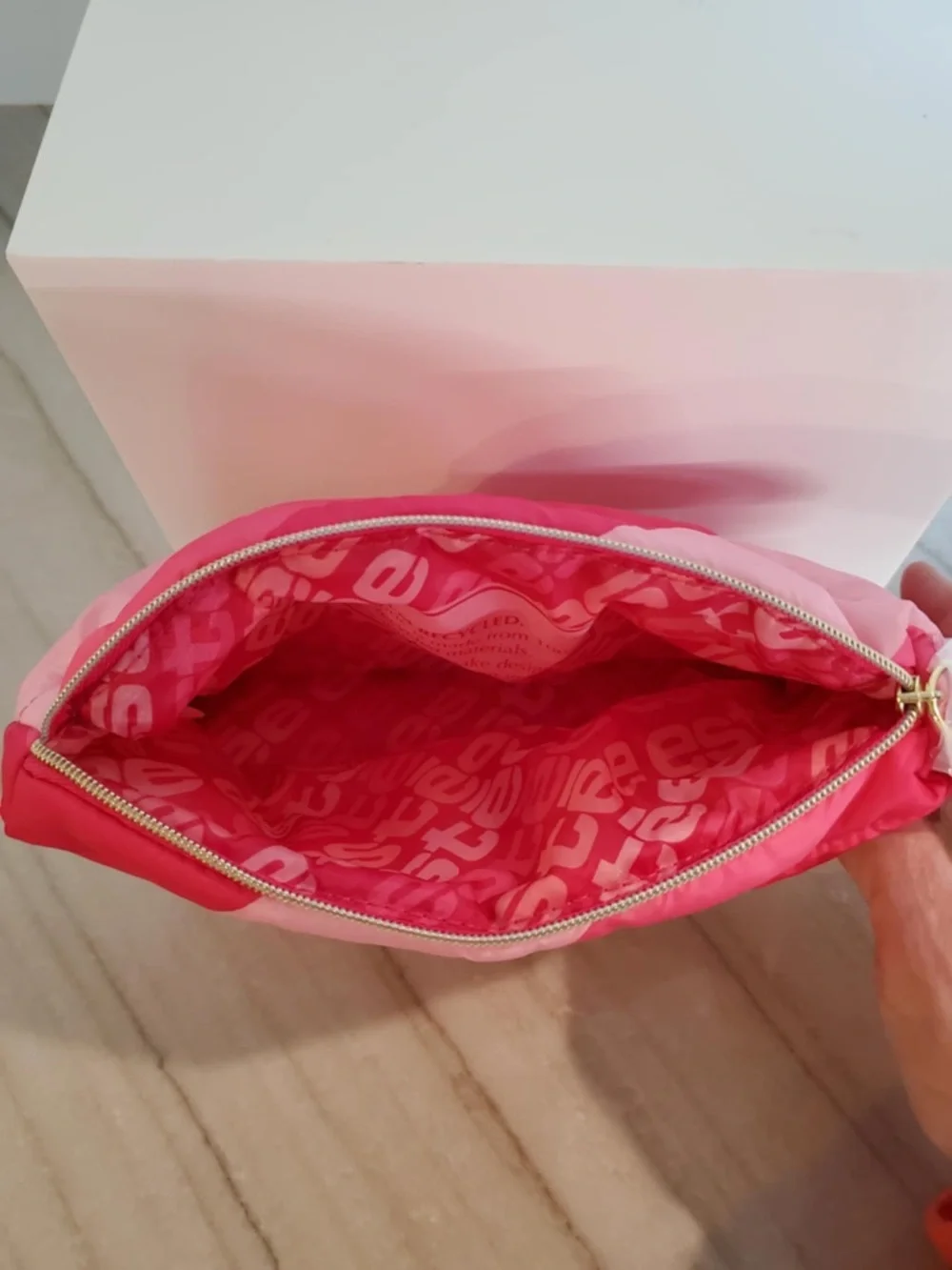 ✨NWOT✨Estee Lauder Pink Striped Puffy Quilted Logo Makeup Beauty Wristlet Bag